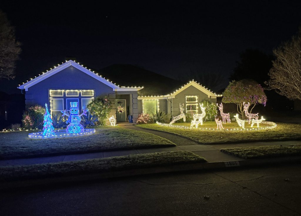 PCNHA Holiday Yard-of-the-Month Winner